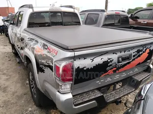 Toyota Tacoma 2023 Silver