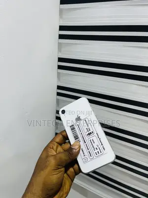 Apple iPhone XR 64 GB White