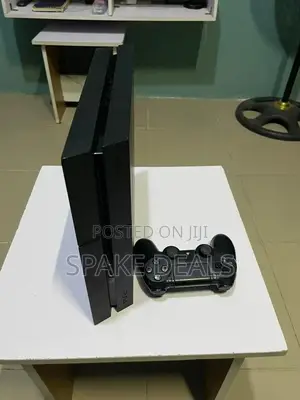 Play Station 4 (Ps4) 2pads Included