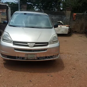 Toyota Sienna XLE AWD (3.3L V6 5A) 2004 Silver