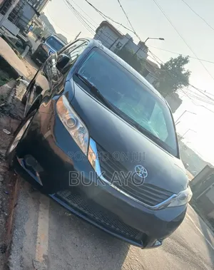 Toyota Sienna LE 7 Passenger (3.5L 6cyl 6A) 2016 Black