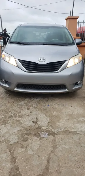 Toyota Sienna 2013 Gray
