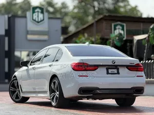 BMW 7 Series 750i xDrive 4dr Sedan AWD (4.4L 8cyl Turbo 8A) 2015 White