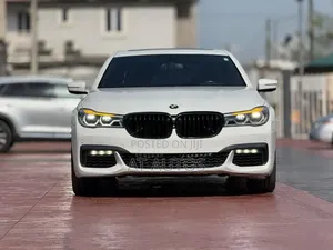 BMW 7 Series 750i xDrive 4dr Sedan AWD (4.4L 8cyl Turbo 8A) 2015 White