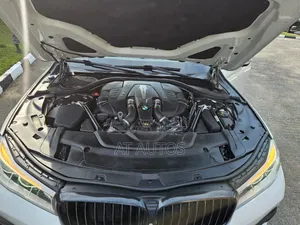 BMW 7 Series 750i xDrive 4dr Sedan AWD (4.4L 8cyl Turbo 8A) 2015 White