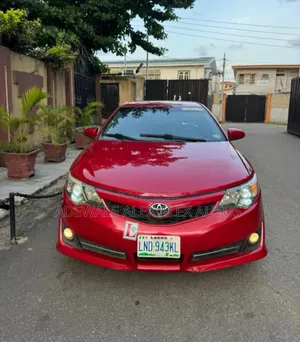 Toyota Camry SE V6 4dr Sedan (3.5L 6cyl 6A) 2013 Red