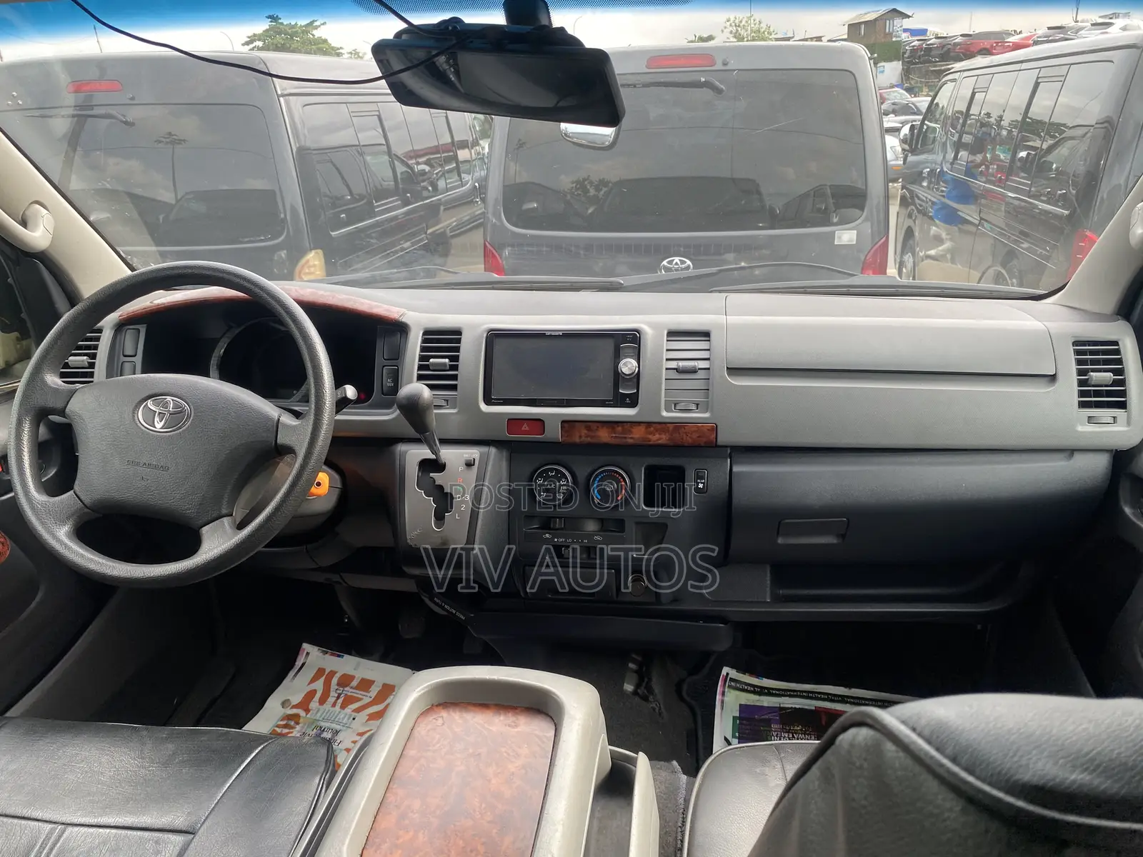 Toyota HiAce 2013 Black