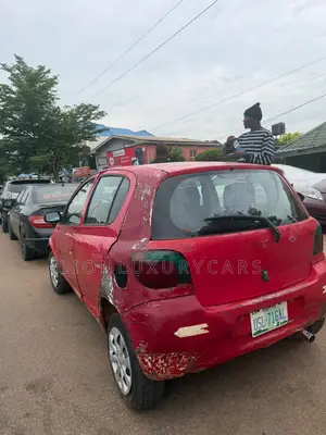 Toyota Yaris 2005 Red