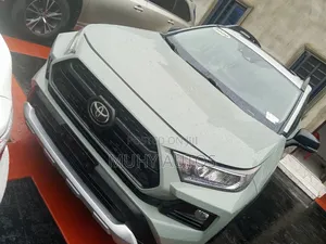 Toyota RAV4 Adventure 2019 Green