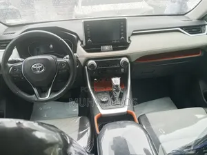 Toyota RAV4 Adventure 2019 Green