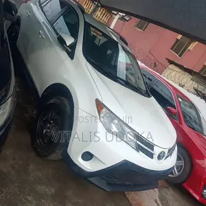 Toyota RAV4 LE 4dr SUV AWD (2.5L 4cyl 6A) 2015 White