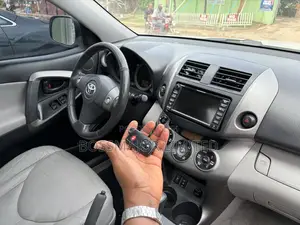 Toyota RAV4 Limited V6 4x4 2009 White