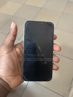 Apple iPhone XR 64 GB White