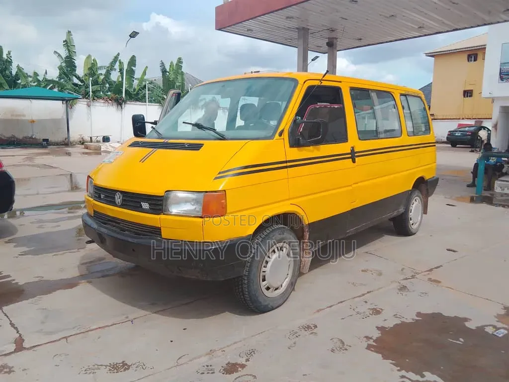 Volkswagen Transporter 2005 Yellow