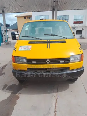 Volkswagen Transporter 2005 Yellow
