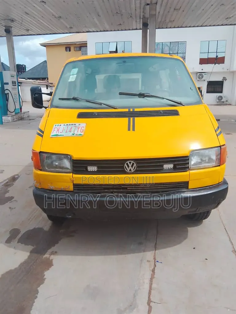 Volkswagen Transporter 2005 Yellow