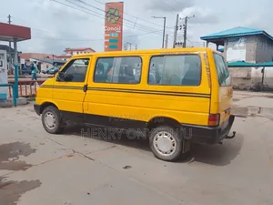 Volkswagen Transporter 2005 Yellow
