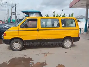 Volkswagen Transporter 2005 Yellow