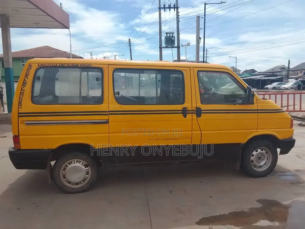 Volkswagen Transporter 2005 Yellow