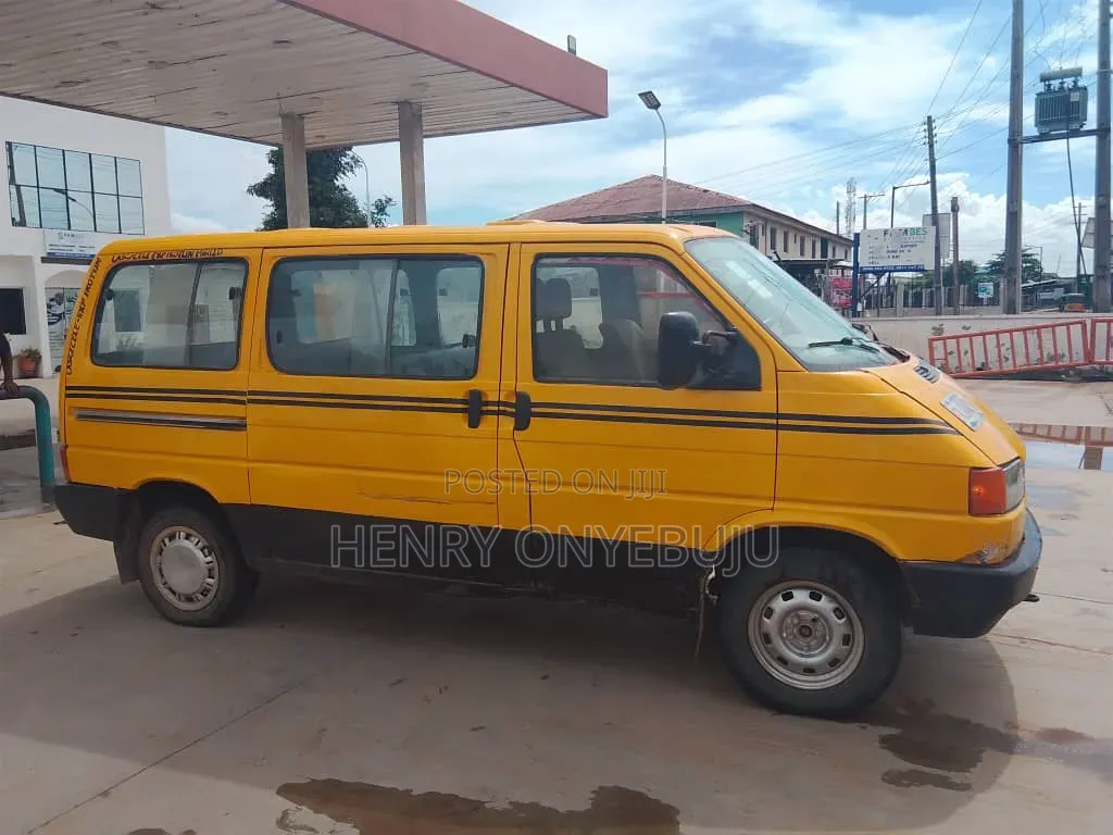 Volkswagen Transporter 2005 Yellow
