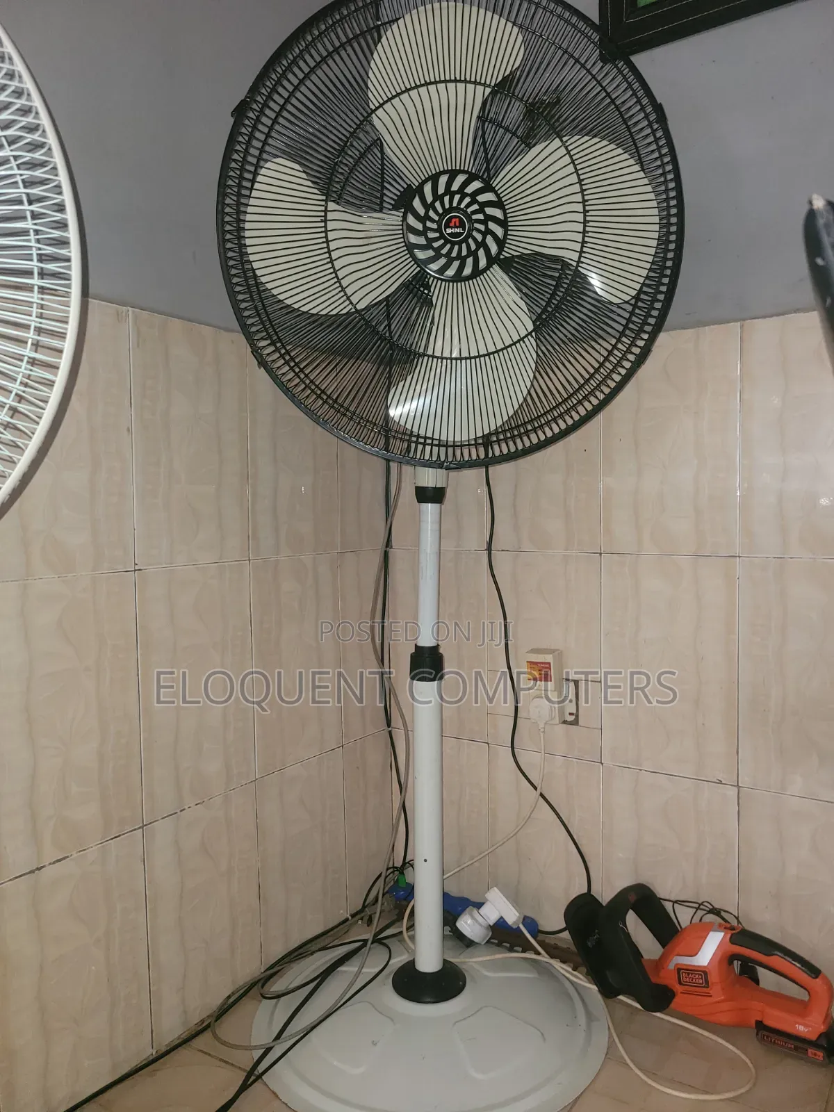 Standing Fan (28 Inches)