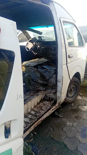 Toyota HiAce 2010 White