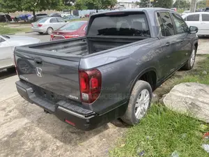 Honda Ridgeline Sport AWD Crew Cab 125.2 in. WB 2017 Gray