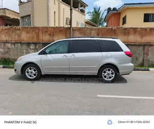 Toyota Sienna LE AWD 2005 Silver