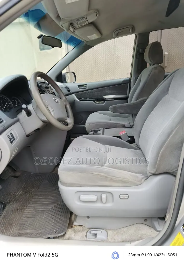 Toyota Sienna LE AWD 2005 Silver