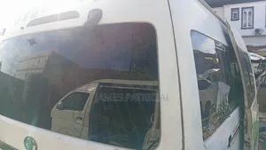 Toyota HiAce 2010 White