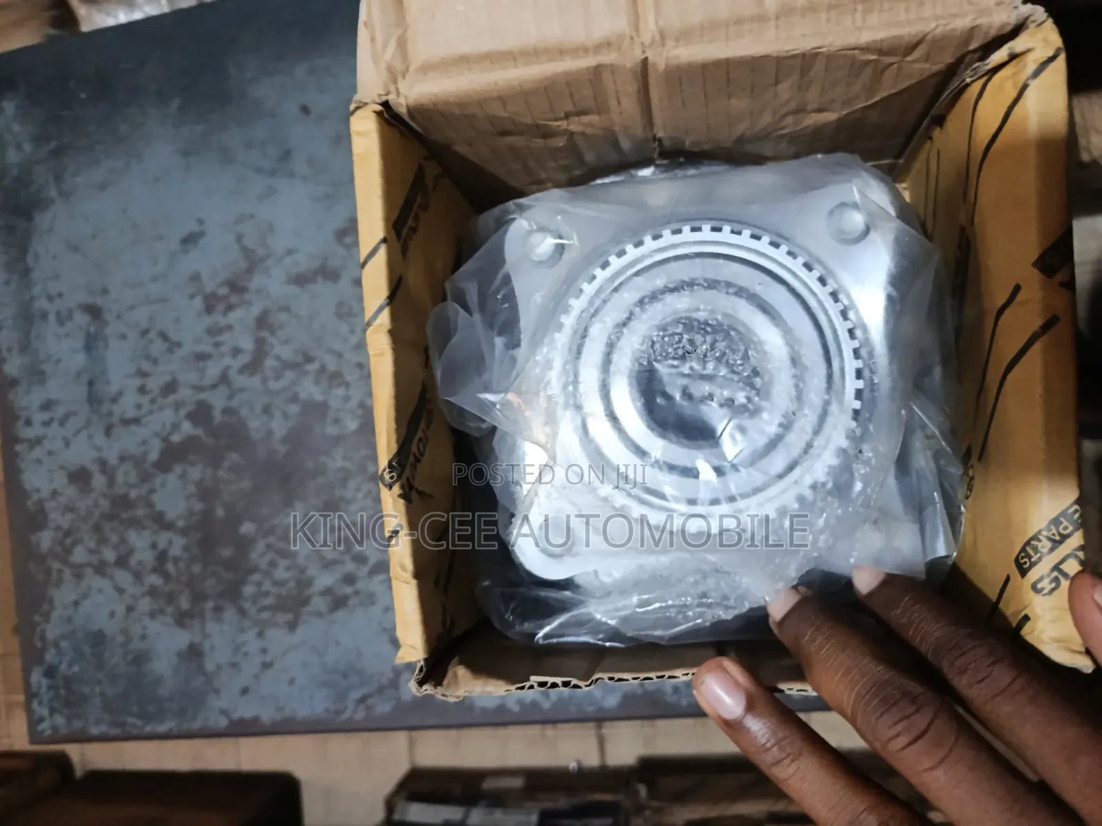 Front Hub Hilux (Complete)