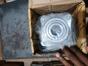 Front Hub Hilux (Complete)