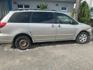 Toyota Sienna LE AWD 2005 Silver