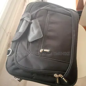 Targus Ac0063 Laptop Messenger Bag Adjustable Soft Briefcase for 17 In