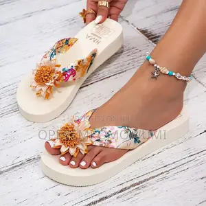 We Sell Houses Hold Items Shoes Snickers Jewelry Nd Many More