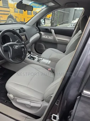 Toyota Highlander SE 2011