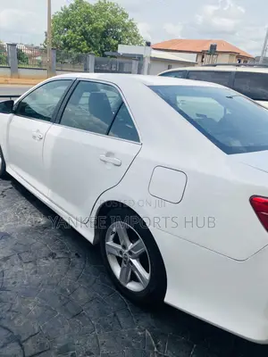 Toyota Camry SE V6 4dr Sedan (3.5L 6cyl 6A) 2012 White