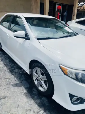Toyota Camry SE V6 4dr Sedan (3.5L 6cyl 6A) 2012 White