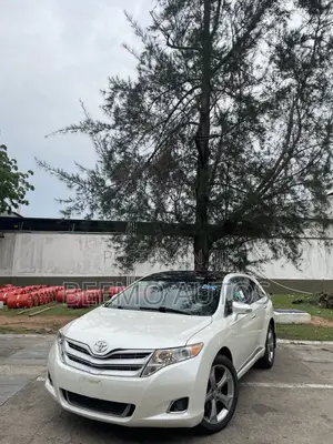 Toyota Venza XLE 4dr Wagon AWD (2.7L 4cyl 6A) 2015 White