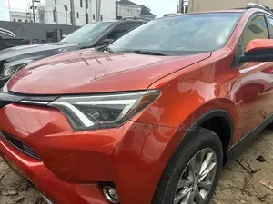 Toyota RAV4 Limited AWD (2.5L 4cyl 6A) 2016 Orange