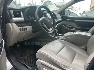 Toyota Highlander XLE 2019 Silver