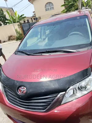 Toyota Sienna LE FWD 8-Passenger 2013 Red