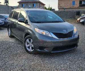 Toyota Sienna LE 7 Passenger 2011 Green