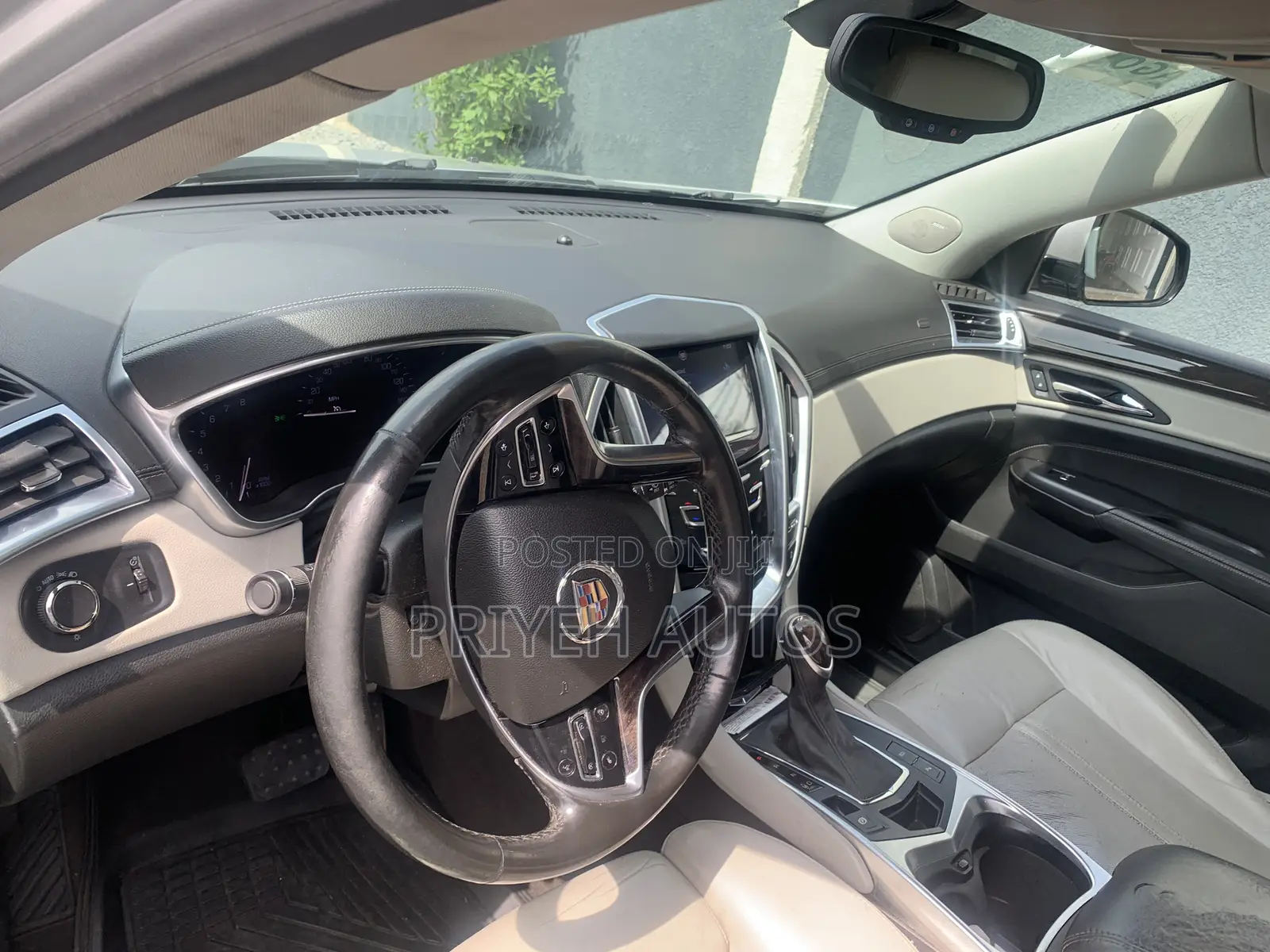 Cadillac SRX 2014 Silver