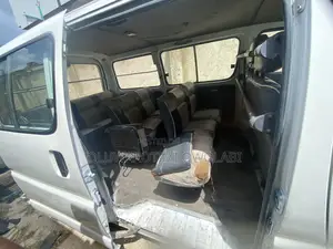 Toyota HiAce 2005 White