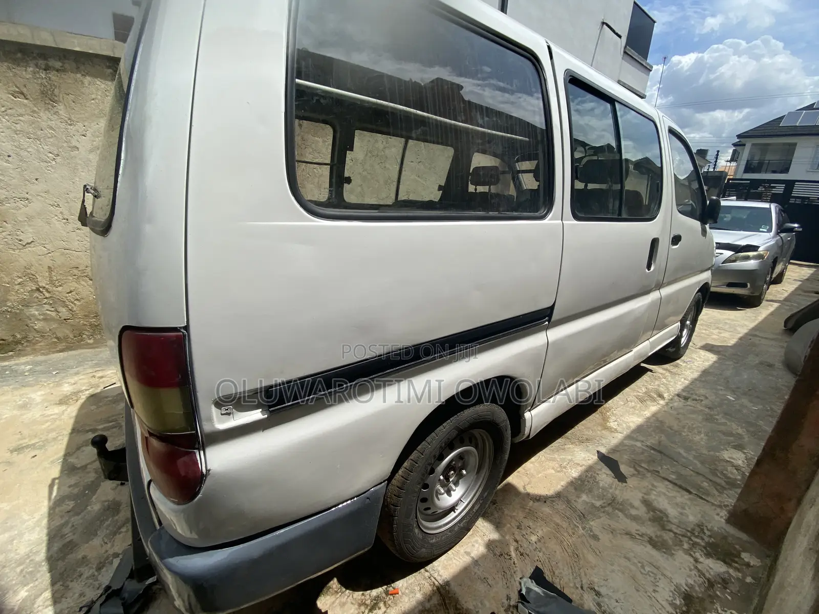 Toyota HiAce 2005 White