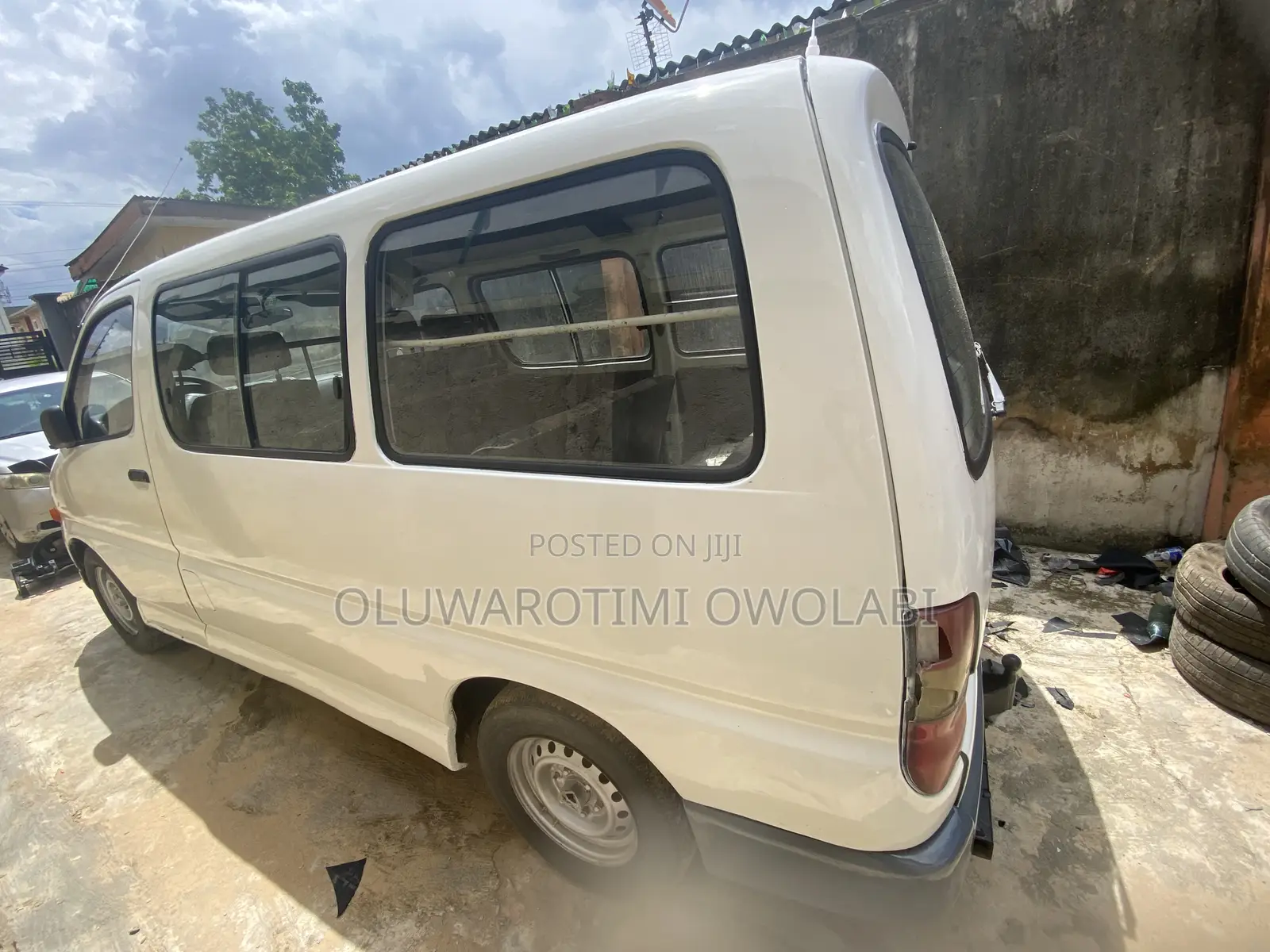 Toyota HiAce 2005 White