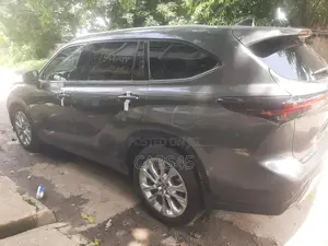 Toyota Highlander 2024 Gray
