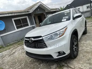 Toyota Highlander XLE 4x4 V6 (3.5L 6cyl 8A) 2017 White