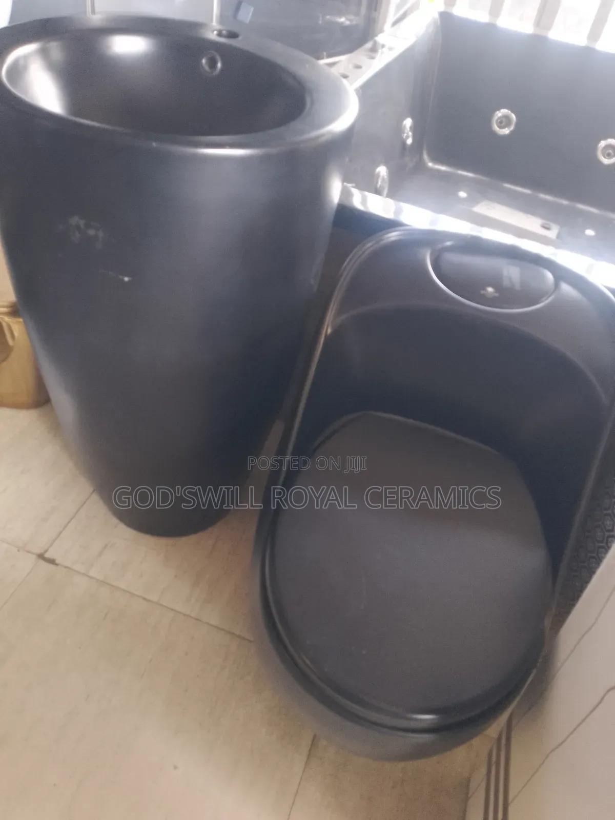 Plain Black Egg Shape Wc